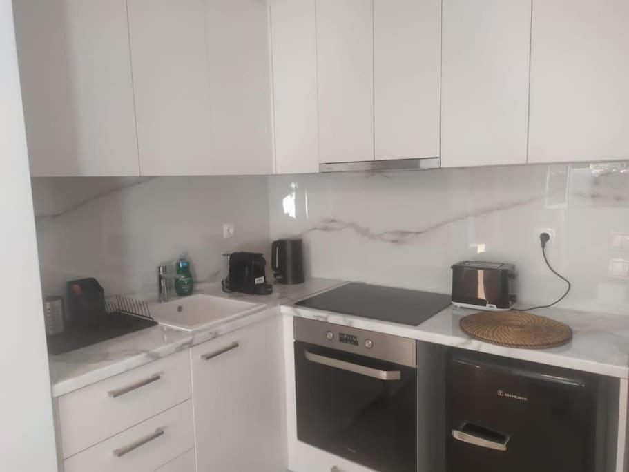 Studio Apartment With All Amenities In Kolonaki Atenas Exterior foto