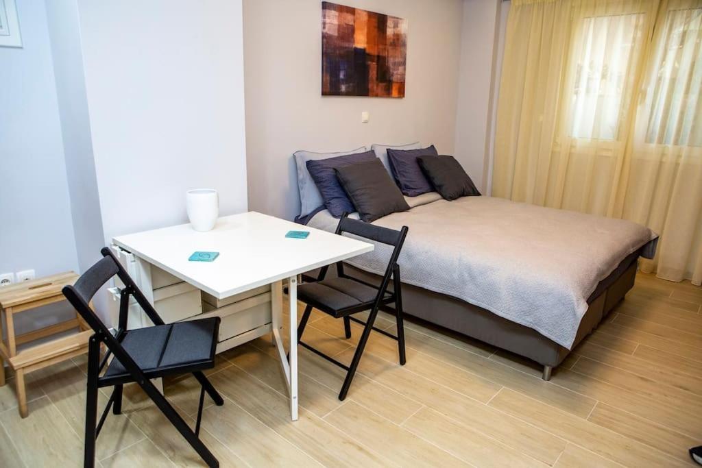 Studio Apartment With All Amenities In Kolonaki Atenas Exterior foto