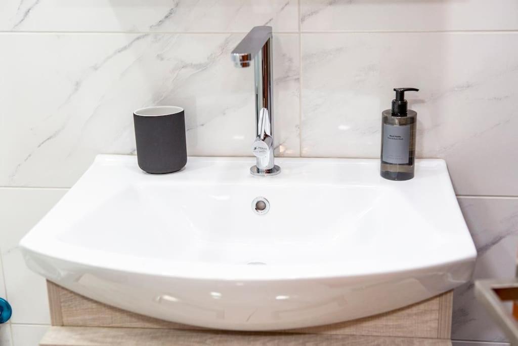 Studio Apartment With All Amenities In Kolonaki Atenas Exterior foto