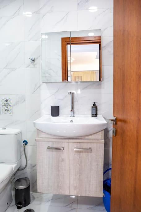 Studio Apartment With All Amenities In Kolonaki Atenas Exterior foto